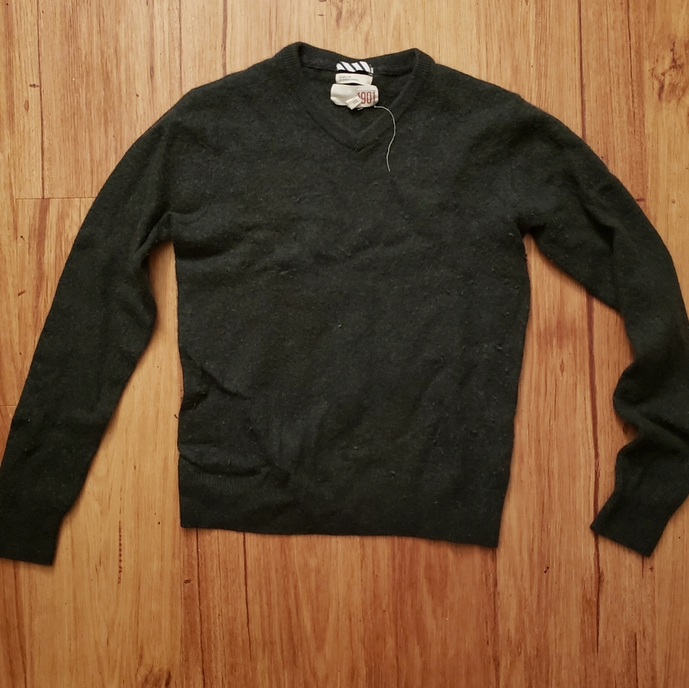 Gap green sweater, size large but fits like a small